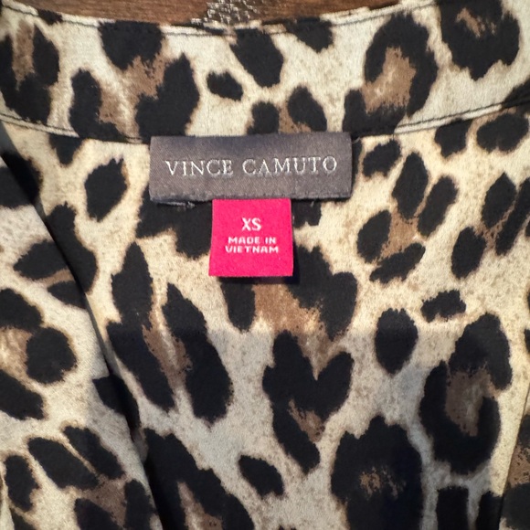 Vince Camuto leopard print blouse size XS - Picture 3 of 5